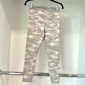 Athleta Elation Tight Leggings Small S 7/8 Camo Cream NWOT workout yoga